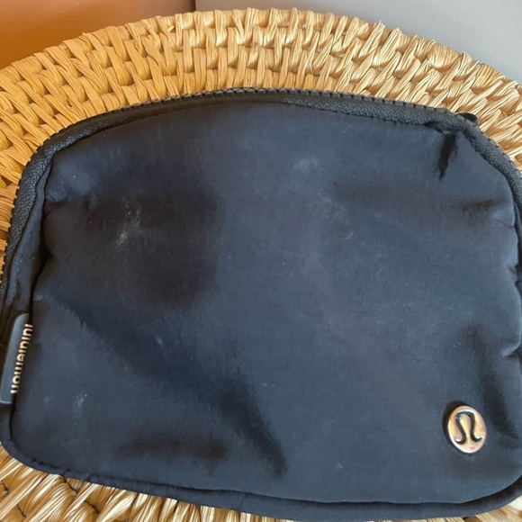 Lululemon Everywhere Belt Bag 1L - Picture 3 of 8